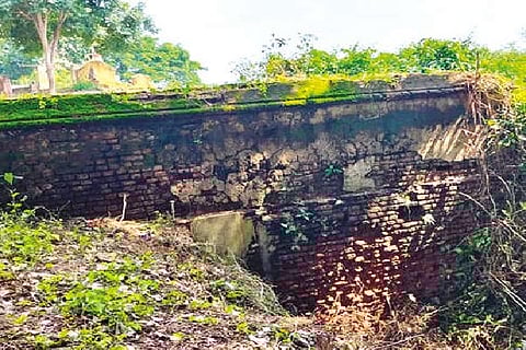 The dilapidated British-era sand sluice at Achanur-Vadugakudi in Thanjavur district
