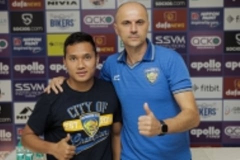 Chennaiyin FC's coach Bozidar Bandovic and Football player Jerry Lalrinzuala (Image Credit:IANS)