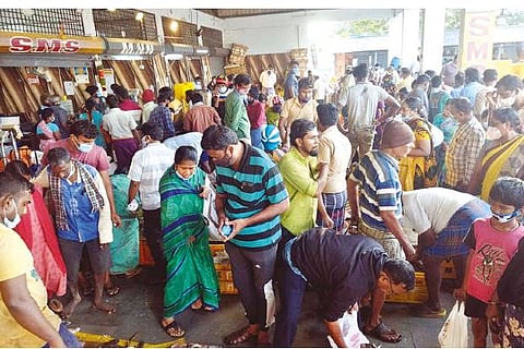 Crowd at Kasivilangi wholesale fish market in Tiruchy on Saturday