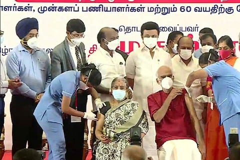 An old couple getting booster dose in Chennai