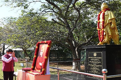 Governor RN Ravi on Wednesday paid floral tributes to Swami Vivekananda on his birth anniversary
