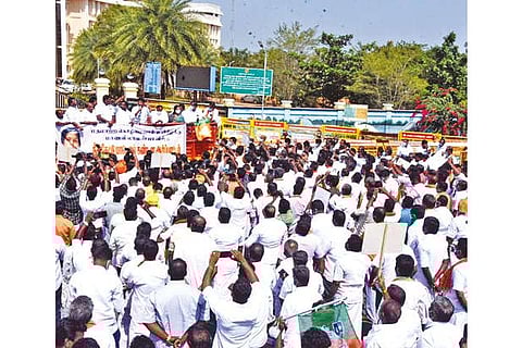 BJP members staging a protest in front of the Thanjavur Collectorate on Saturday