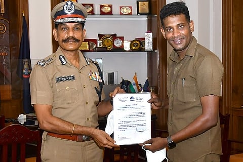 DGP Sylendra Babu with autodriver Annadurai.