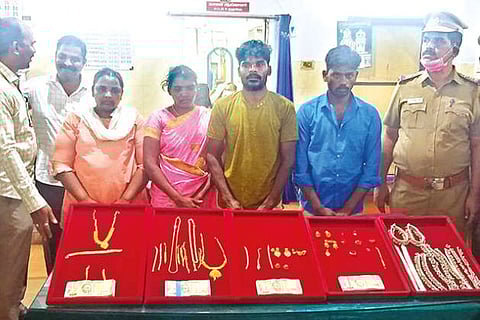 The accused four with the gold and money recovered from them