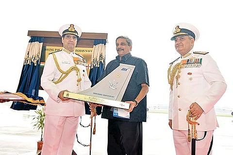 CNS Admiral RK Dhowan, presents a memento to Defence Minister Manohar Parrikar