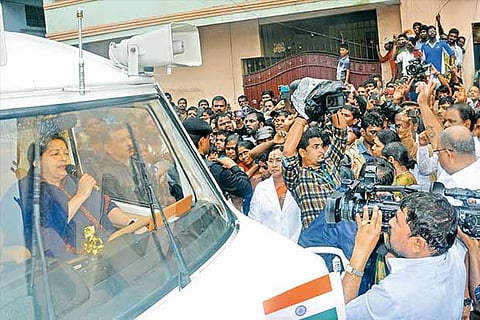 CM J Jayalalithaa  inspects various parts of the city affected by rains