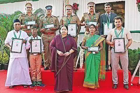 CM J Jayalalithaa presented Anna gallantry medals and other awards to recipients on Republic Day