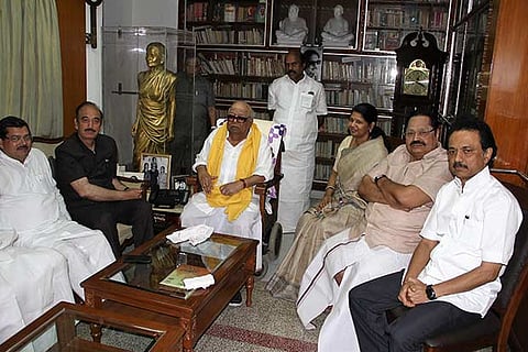Senior Congress leaders Ghulam Nabi Azad, Mukul Wasnik meet DMK chief Karunanidhi (Photo:Prakaash)