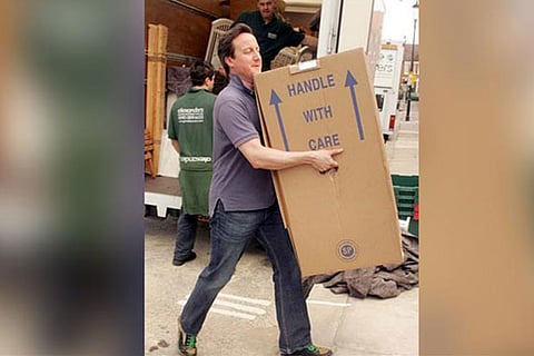 Going Viral: Brit PM Cameron carries his own luggage while moving out?