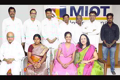 Dr Surendran R, Gowmathi?s mother, Gowmathi and Mallika Mohandas, Chairman, MIOT International