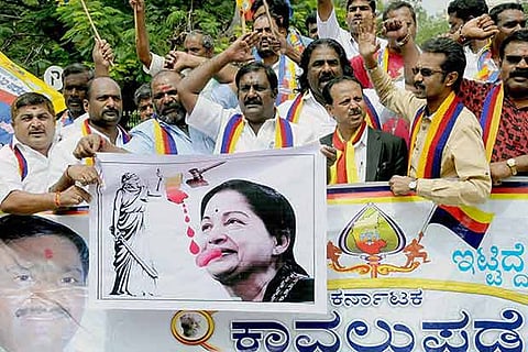 Pro-Kannada activists holding a protest in Mysuru in the wake of Supreme Court directive