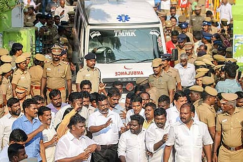 VCK cadre led by Thol Thirumavalavan accompanied Ramkumar?s father for the autopsy
