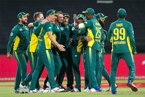 South Africa players celebrate after beating Australia in the fifth ODI at Cape Town