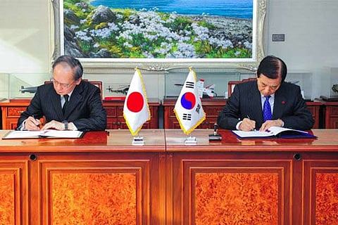 Han Min-Koo (R) and Yasumasa Nagamine (L) at the General Security of Military Information Agreement