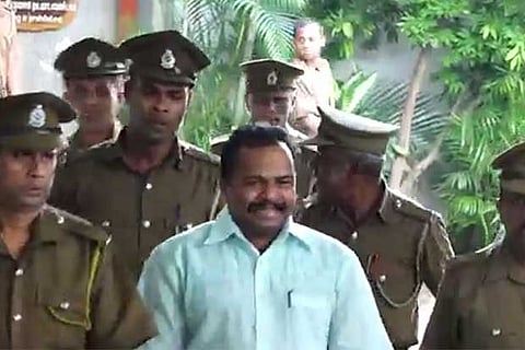 Karuna surrounded by Sri Lankan police on Tuesday