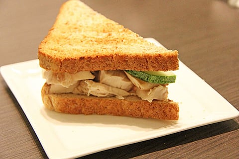 A diabetic can enjoy a grilled or broiled chicken sandwich