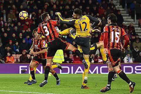 Olivier Giroud (centre) scores Arsenal?s third goal