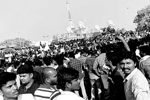 Nearly 20,000 volunteers gathered at Marina Beach in support of conducting jallikattu