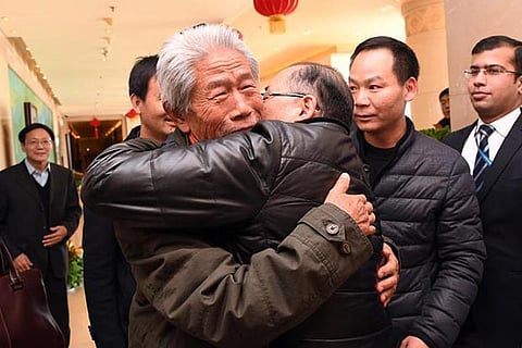 Wang Qi being welcomed by family members in Beijing