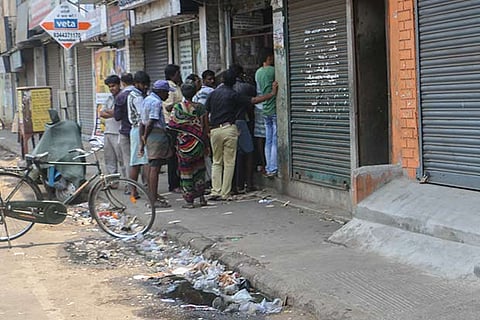 A crowd in front of a TASMAC outlet in Sowcarpet
