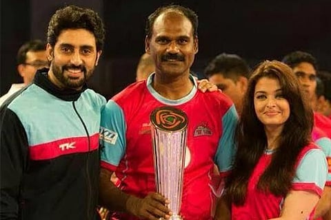 Chennai kabaddi team coach Baskaran (centre) with the Jaipur Pink Panthers owners (File photo)