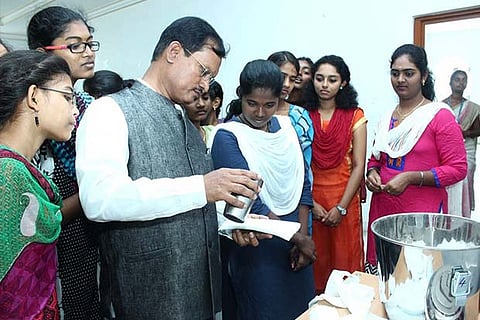 Arunachalam Muruganantham interacting with women about low-cost sanitary napkins