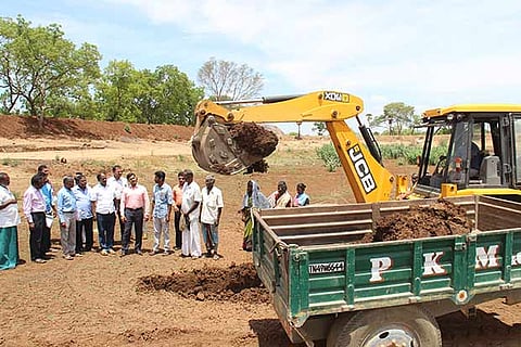 Madurai Collector K Veera Raghava Rao inspects kudimaramath works at Vijayarajan pond in Kambur