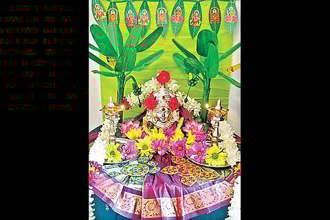 Devotees share Varalakshmi?s images on photo blogging sites