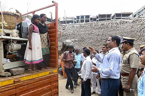 Greater Chennai Corp officials and policemen oversee eviction process, MSP Nagar in Maduravoyal