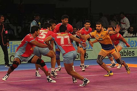 Ajay Thakur (right) of Tamil Thalaivas in action against Jaipur Pink Panthers in Pro Kabaddi League