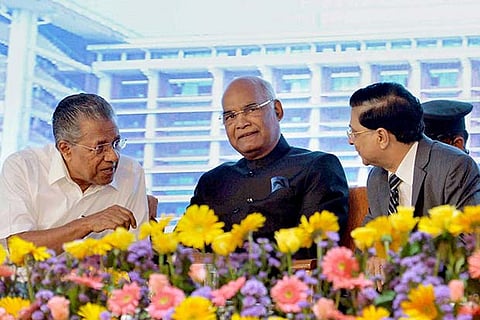 CM Vijayan sharing a point with Prez Kovind and CJI Dipak Misra at the Kerala HC diamond jubilee