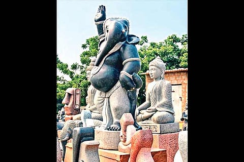 Sculputres of Ganesha and Buddha