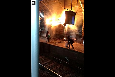 Fire in food stall at Bandra railway station; none hurt