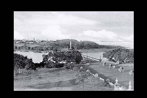 Picture of the Napier bridge from the year 1895