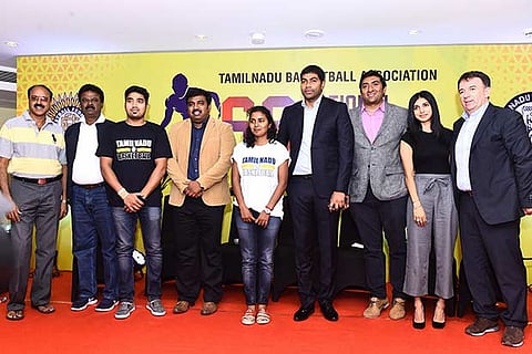 Akilan (third from left) and Alagu (centre), captains of TN men?s and women?s basketball team