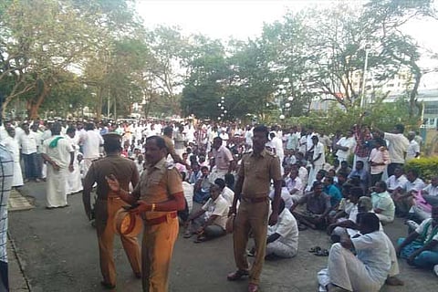 Farmer protesting in Pollachi over the release of water