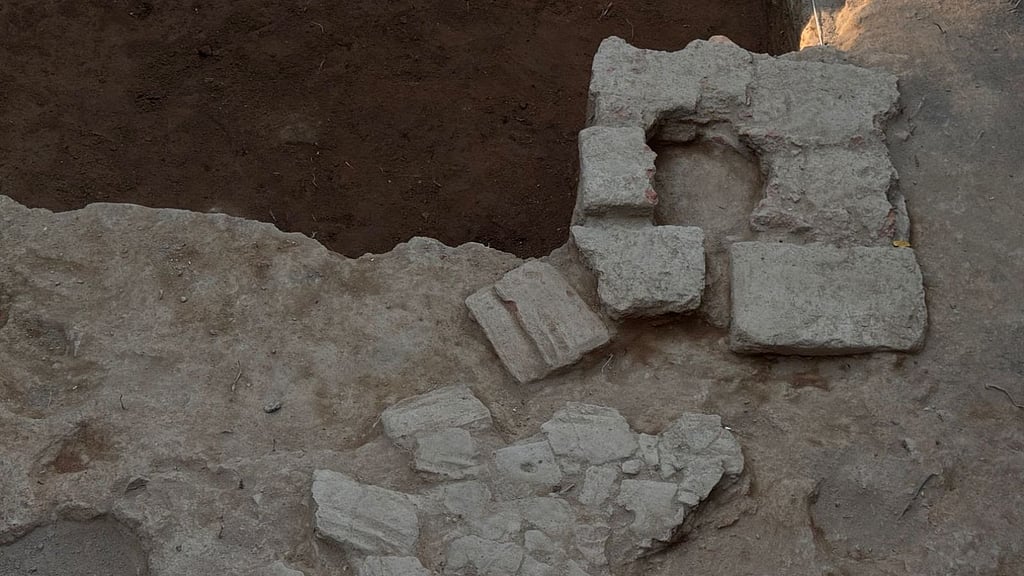 Two-layer brick structure, fragments of pottery unearthed in Keezhadi ...