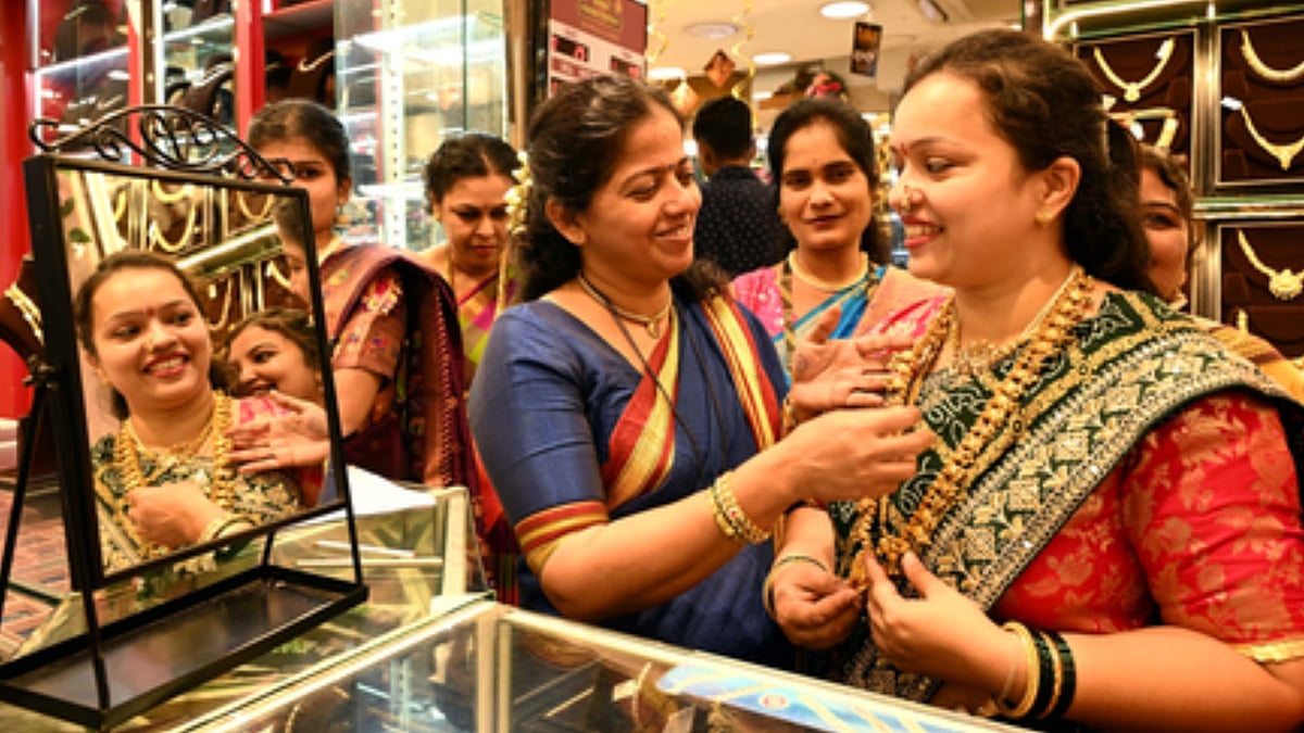 Gold, silver trade up to 2 pc lower despite geopolitical tensions