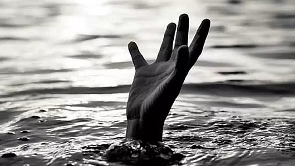 Two engineering students drown off Ennore coast