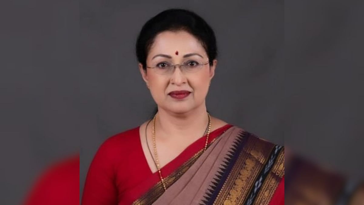 Actor Gautami resigns from AIADMK