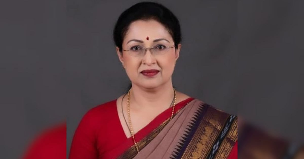 Gulami Rao Actor Gautami resigns from AIADMK