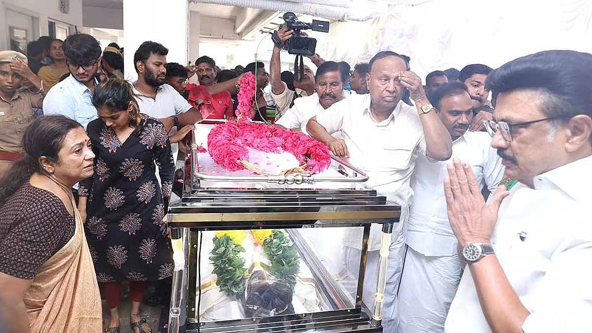 MK Stalin pays tribute to Bhagyaraj, consoles family in Chennai