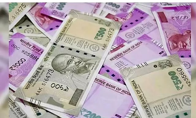 Rupee falls 6 paise to 96.42 against US dollar in early trade