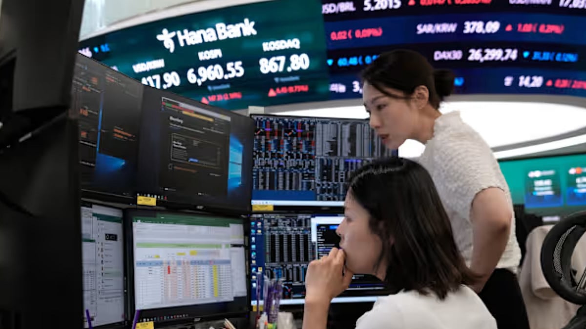Asian stocks mostly fall after Wall Street losses, oil prices rise