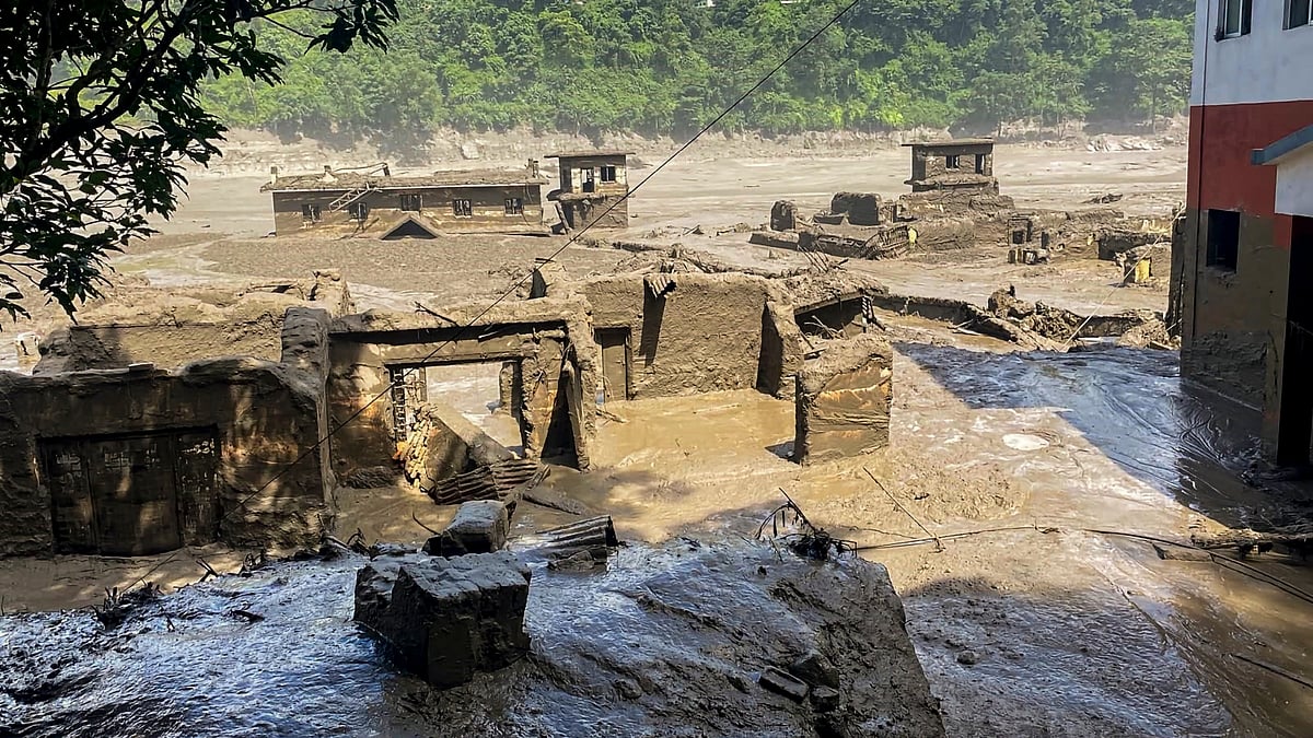 Bihar on alert after Nepal flash flood, 1.5 lakh cusecs released from ...