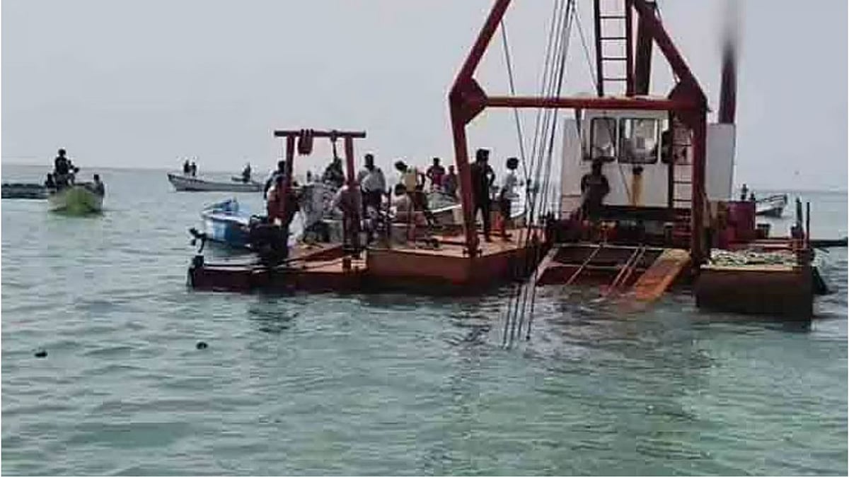 Thoothukudi fishermen stage sea blockade near VOC Port against ...