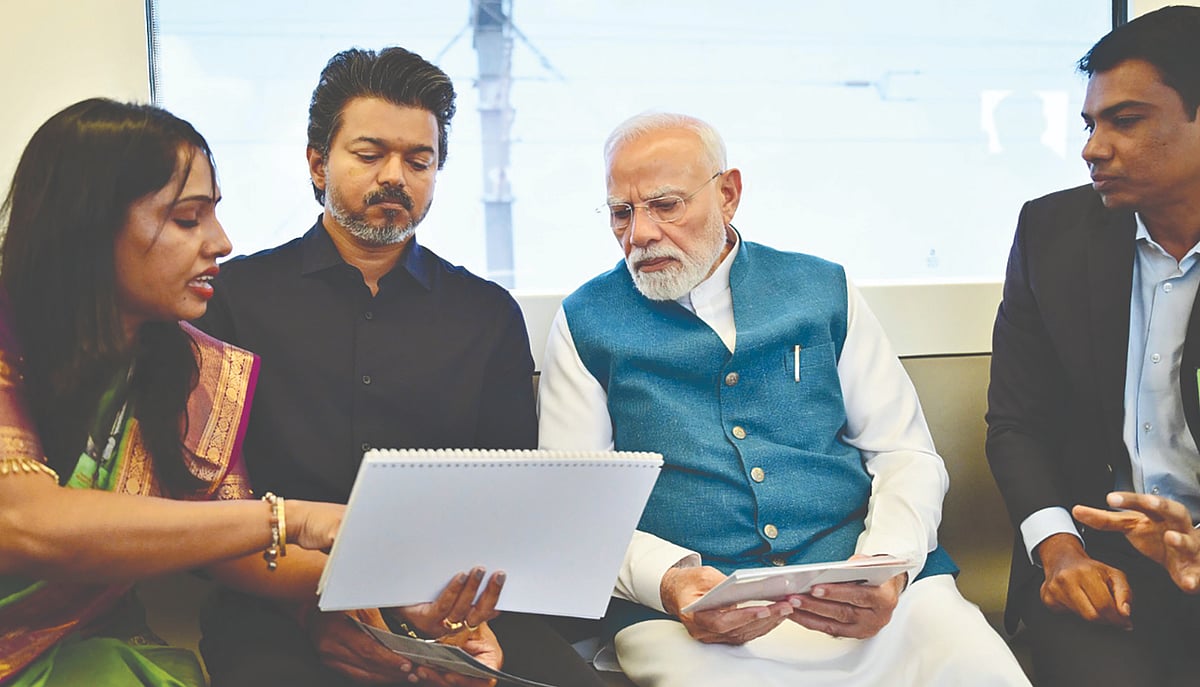 In TN, Modi pledges support, unveils Rs 13,000-crore projects