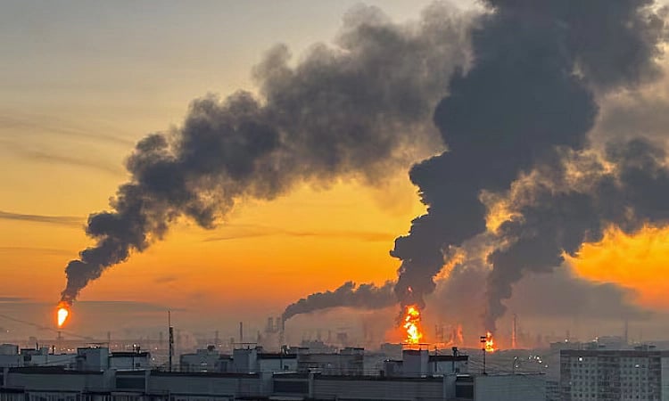 Ukraine resumes attacks on Russian oil refineries, officials say, after ...