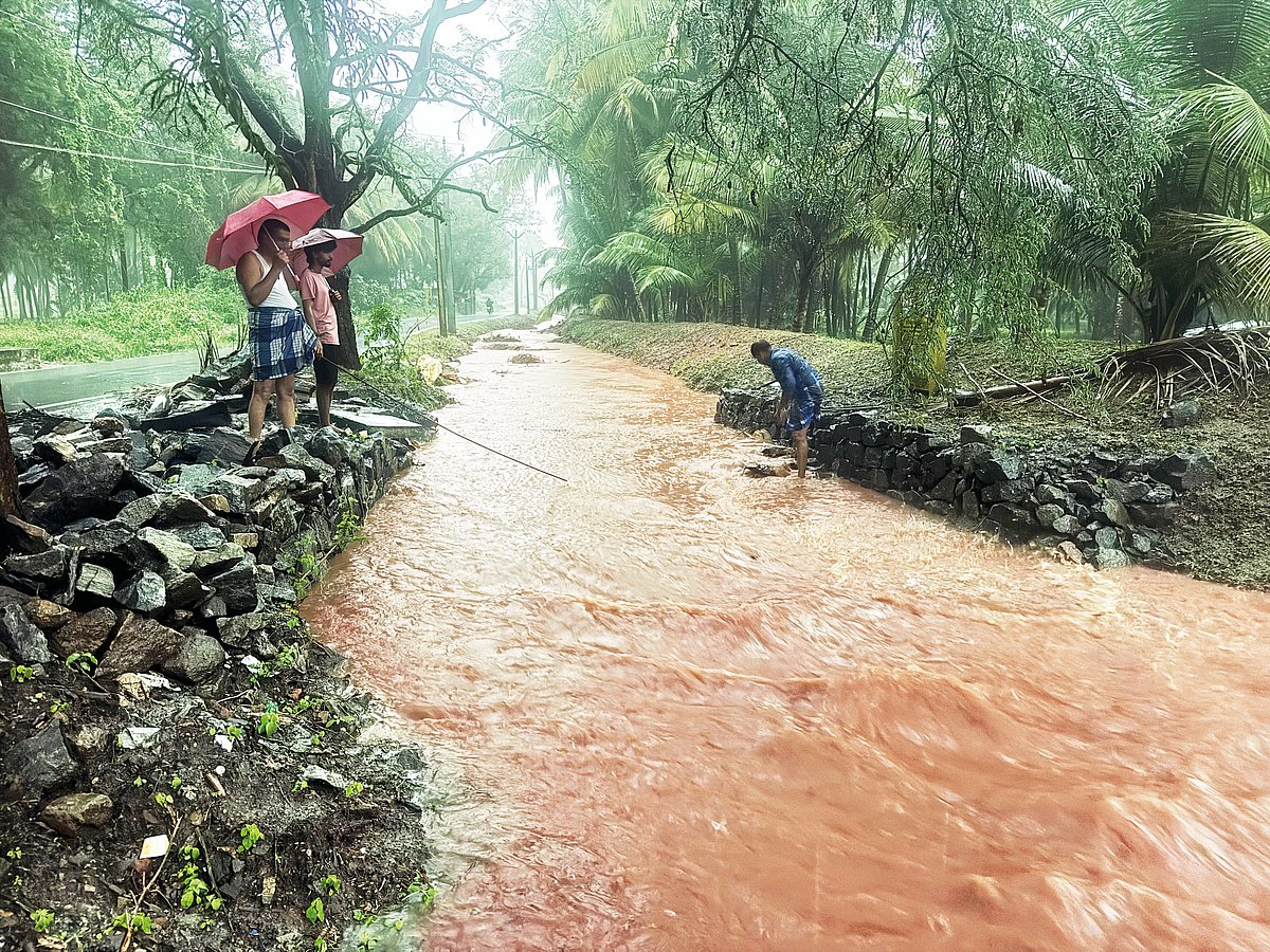 Flood alert sounded after surplus water released from Krishnagiri ...