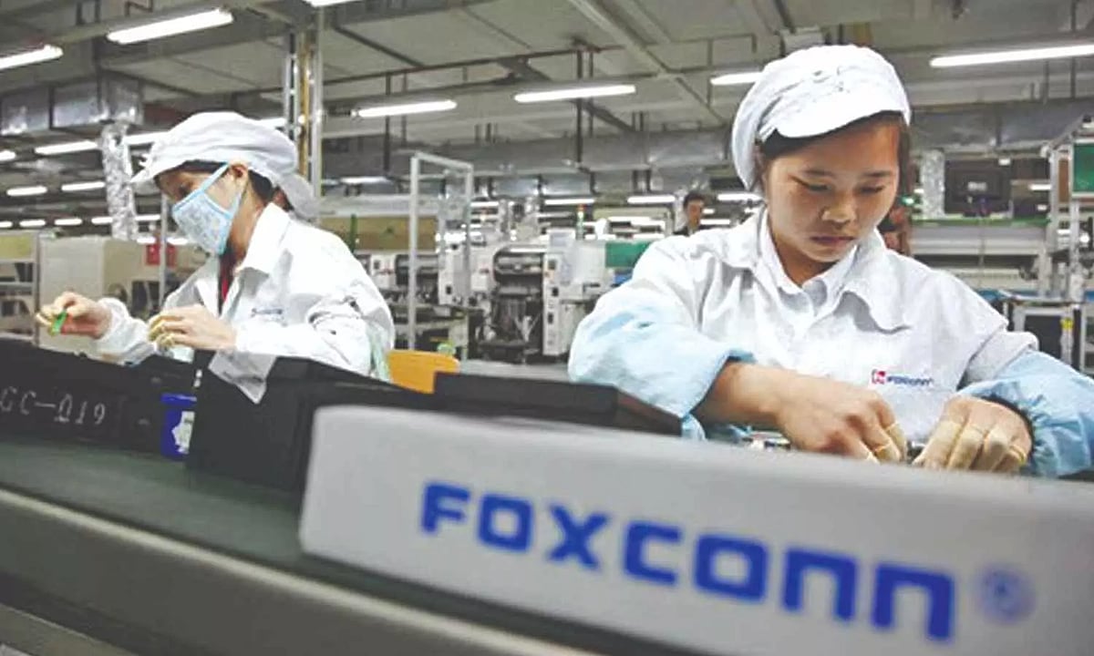 Foxconn commits to double employment, investments in India